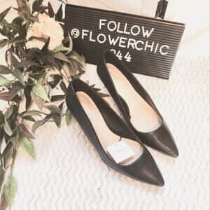LIZ CLAIBORNE NEW BLACK HEEL SIZE 11 WITH GOLD ACCENT